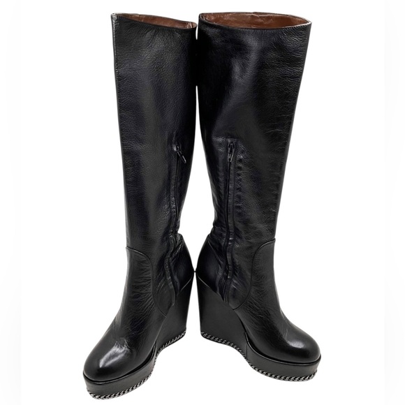 {RITCH ERANI NYFC} Black Leather Wedge Boots with Chain Detail - Picture 2 of 16